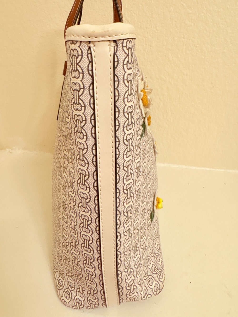 Limited Edition Tory Burch Gemini Tote Bag with Daisy Embroidery & Yellow Tag - Picture 5 of 16